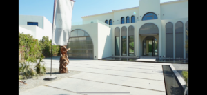Luxurious 4-bedroom villa with family room and sea view – Jumeirah Islands